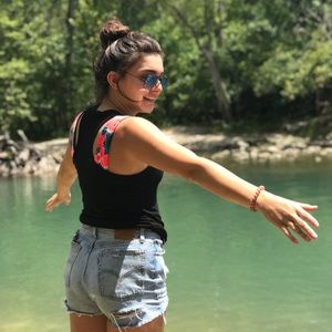 Meet your Posher, Denae